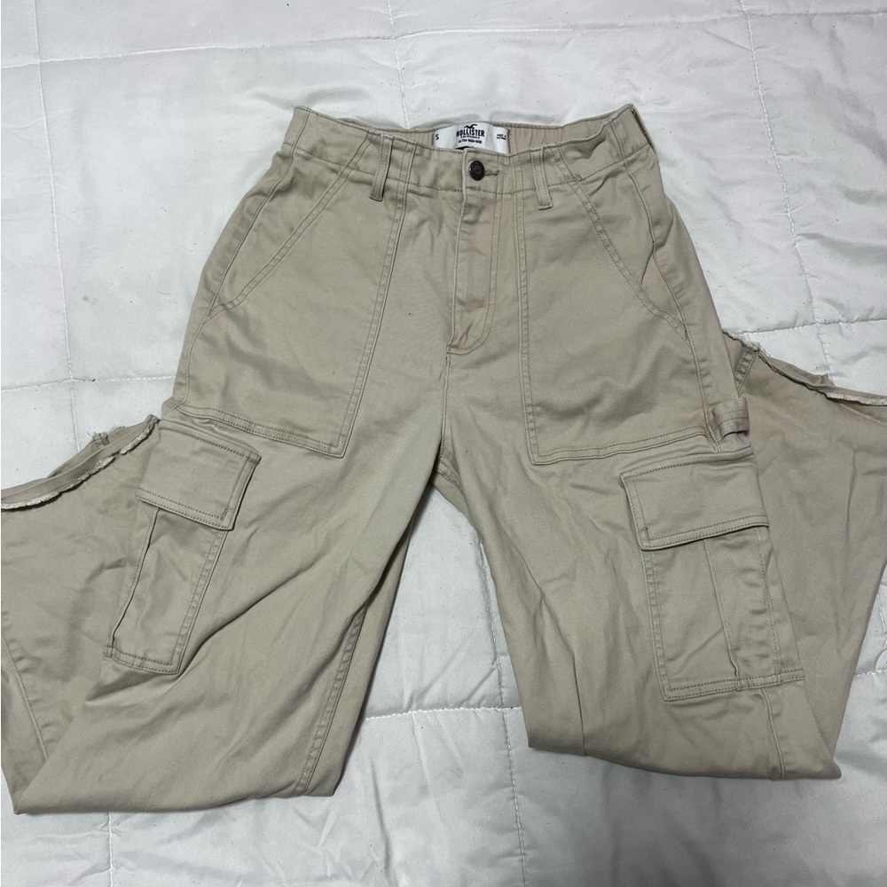 HOLLISTER CARGOS